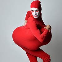 Bouffon-clown, Red Bastard strikes a Vogue pose